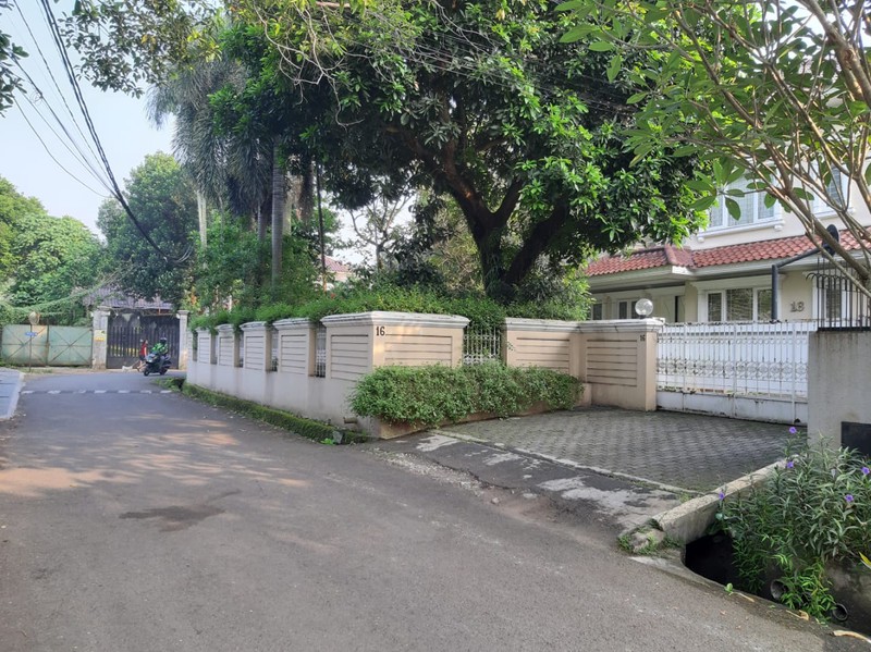 Rare Item! Rumah Hoek 867m2 di Pesanggrahan Jaksel Jual Cepat Harga NJOP .