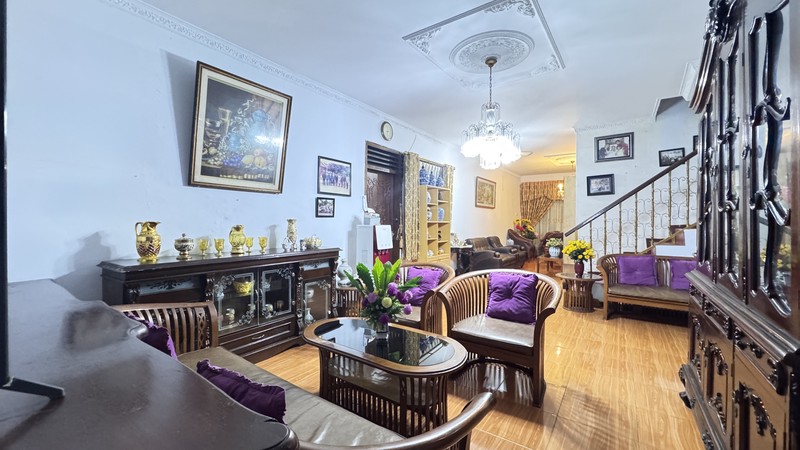 Dijual Rumah Besar Strategis di Pedurenan, Setiabudi, Jakarta Selatan 