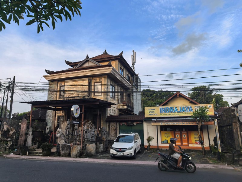 House Shop Freehold Batu Bulan Bali