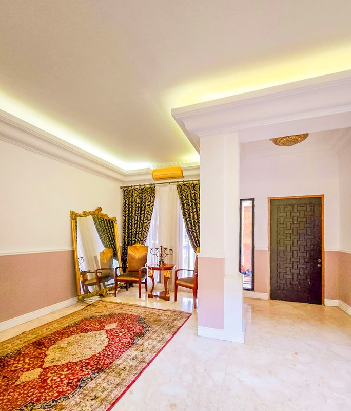 Rumah Hoek dengan Pool Menteng Residence Bintaro - Tangerang Selatan