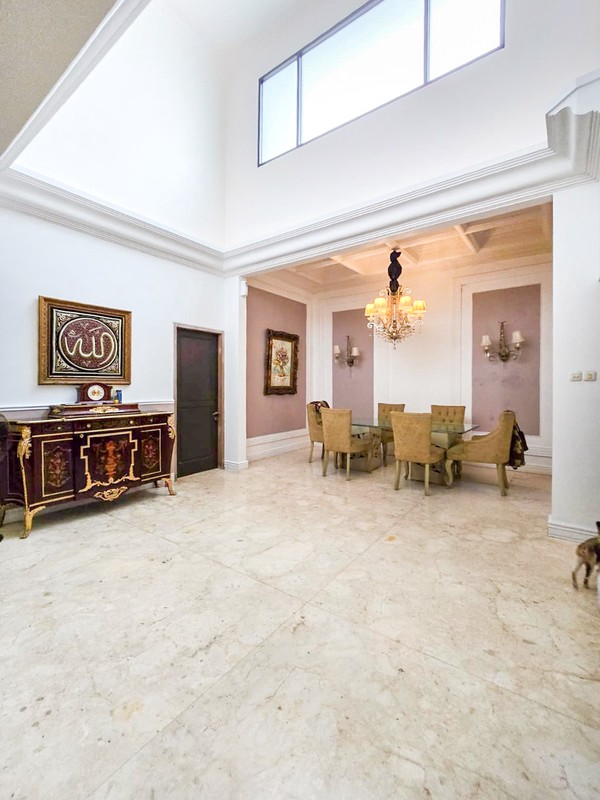 Rumah Hoek dengan Pool Menteng Residence Bintaro - Tangerang Selatan