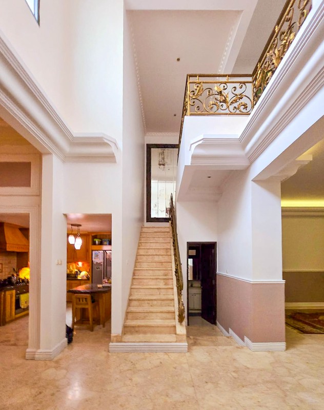 Rumah Hoek dengan Pool Menteng Residence Bintaro - Tangerang Selatan