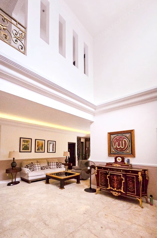 Rumah Hoek dengan Pool Menteng Residence Bintaro - Tangerang Selatan