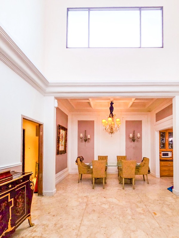 Rumah Hoek dengan Pool Menteng Residence Bintaro - Tangerang Selatan