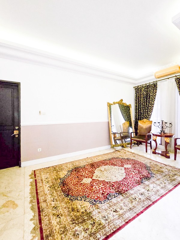 Rumah Hoek dengan Pool Menteng Residence Bintaro - Tangerang Selatan