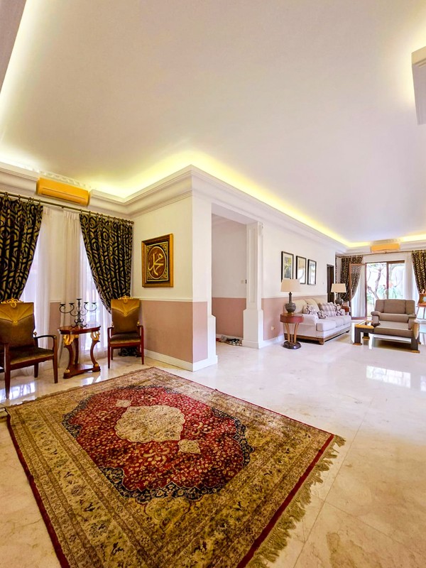 Rumah Hoek dengan Pool Menteng Residence Bintaro - Tangerang Selatan