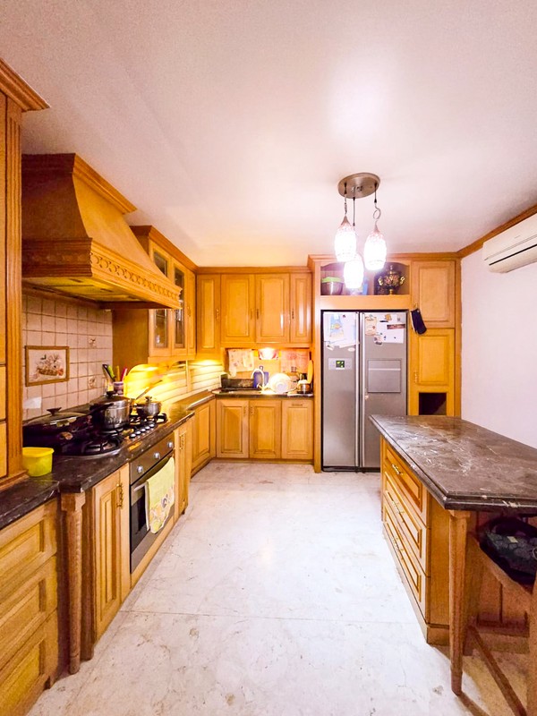 Rumah Hoek dengan Pool Menteng Residence Bintaro - Tangerang Selatan