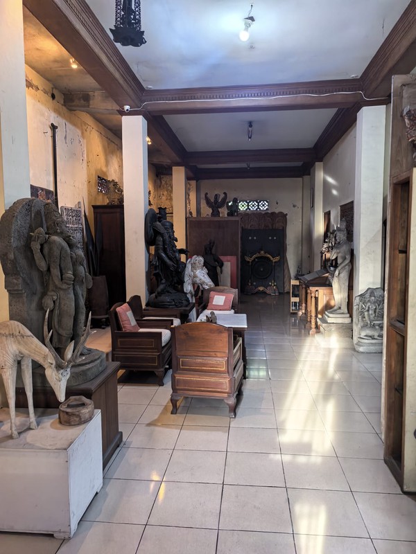 House Shop Freehold Batu Bulan Bali