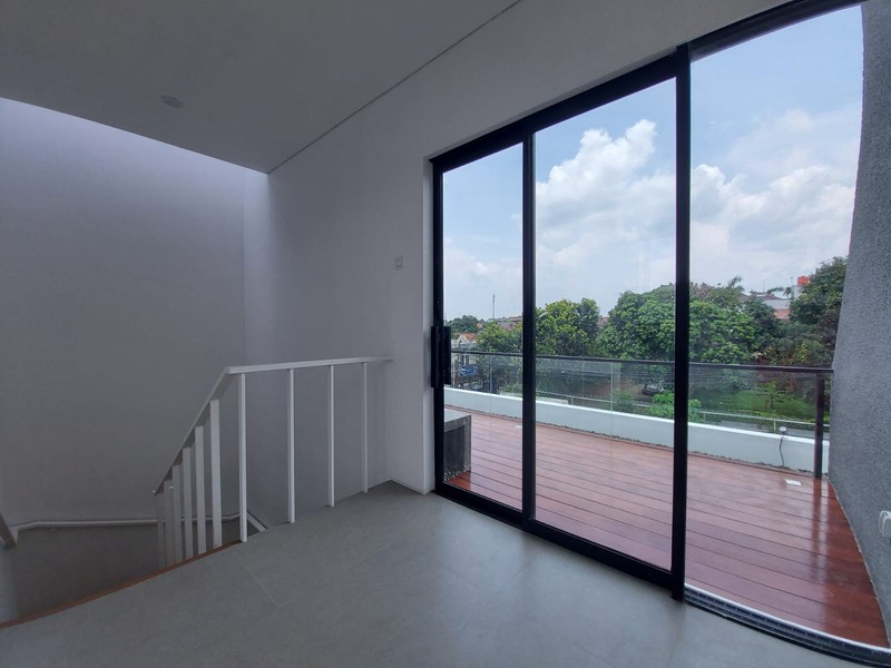 Lebak bulus cirendeu rumah asik 3 lantai modern tropical