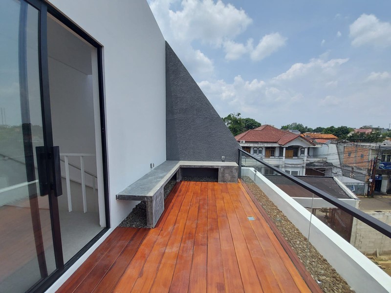 Lebak bulus cirendeu rumah asik 3 lantai modern tropical