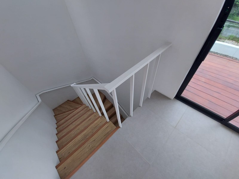 Lebak bulus cirendeu rumah asik 3 lantai modern tropical