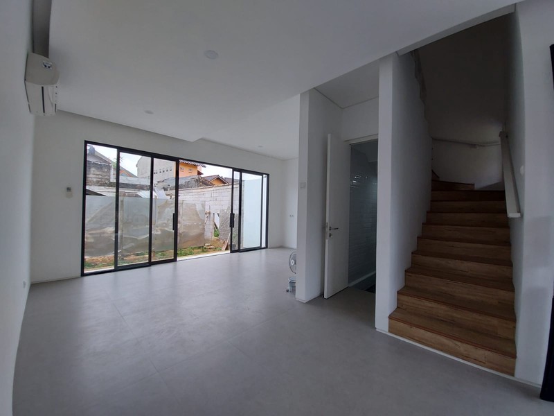 Lebak bulus cirendeu rumah asik 3 lantai modern tropical