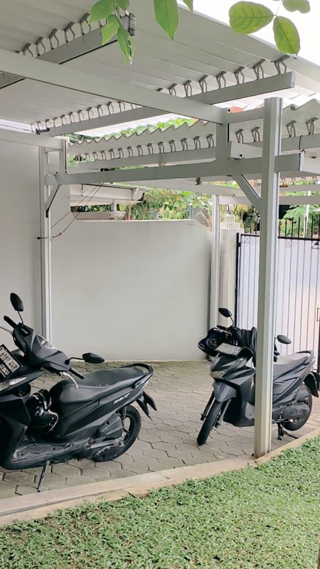 Dijual Rumah Lokasi Strategis Dalam Komplek Di Cinere, Depok