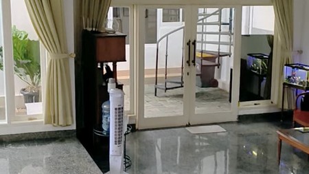 Dijual Rumah Lokasi Strategis Dalam Komplek Di Cinere, Depok