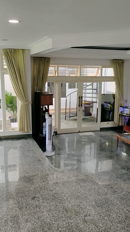 Dijual Rumah Lokasi Strategis Dalam Komplek Di Cinere, Depok