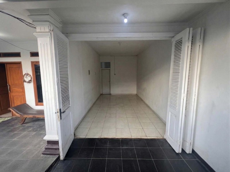 Rumah 2 Lantai Nyaman di Ciledug - Luas 212 m², 3 KT, SHM, Harga Nego!
