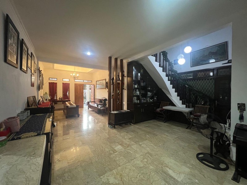 Rumah 2 Lantai Nyaman di Ciledug - Luas 212 m², 3 KT, SHM, Harga Nego!