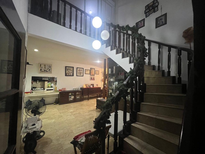 Rumah 2 Lantai Nyaman di Ciledug - Luas 212 m², 3 KT, SHM, Harga Nego!