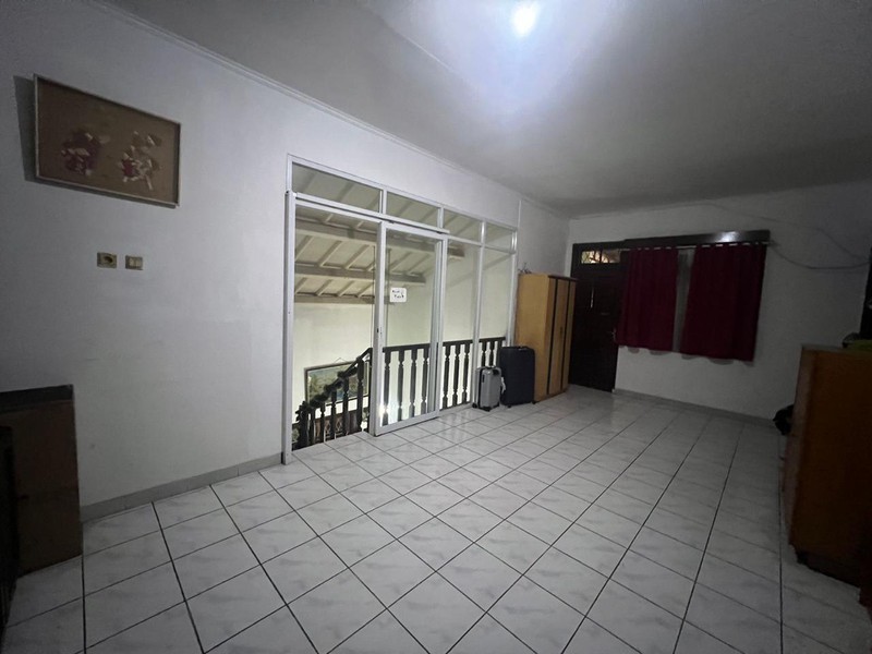 Rumah 2 Lantai Nyaman di Ciledug - Luas 212 m², 3 KT, SHM, Harga Nego!