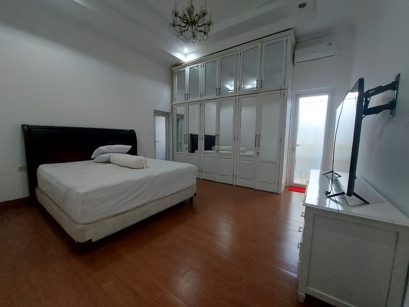 Disewakan Rumah Mewah Fully Furnished Siap Huni di M Kahfi 1, Jagakarsa