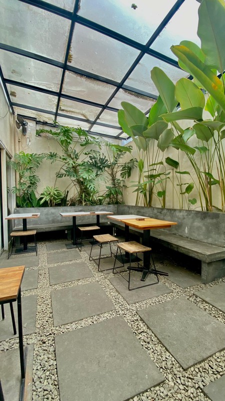 Rumah sewa strategis cocom untuk Coffe Shop dan office di Senayan Bintaro 