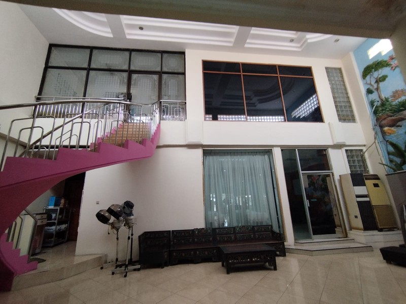 Dijual -  Komersial Prestisius (Ex Salon) di Jantung Kota Surabaya Jl. Walikota Mustajab