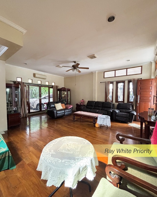 RUMAH SEMI KOS KOSAN DALAM KOMPLEK DENGAN POSISI HOEK DI BINTARO SEKTOR 3A, TANGERANG SELATAN