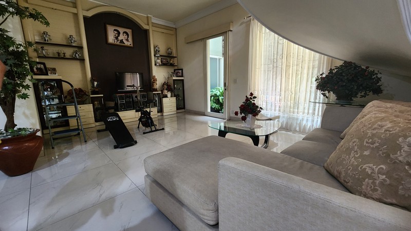 Dijual - Rumah Minimalis Terawat Sedikit Renov Regency 21 