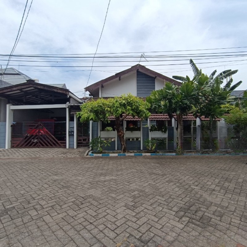 Dijual - Rumah Luas Siap Huni di Manyar Jaya Surabaya
