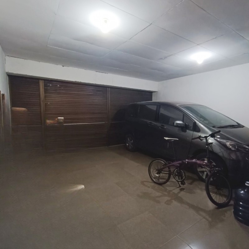 Dijual - Rumah Luas Siap Huni di Manyar Jaya Surabaya