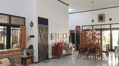 Dijual - Rumah Luas Siap Huni di Manyar Jaya Surabaya