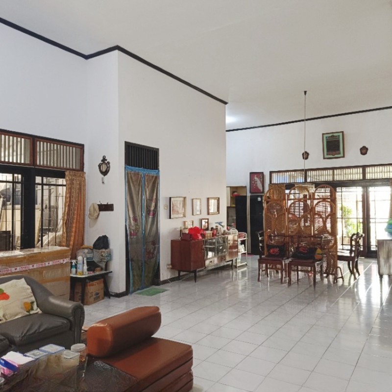 Dijual - Rumah Luas Siap Huni di Manyar Jaya Surabaya