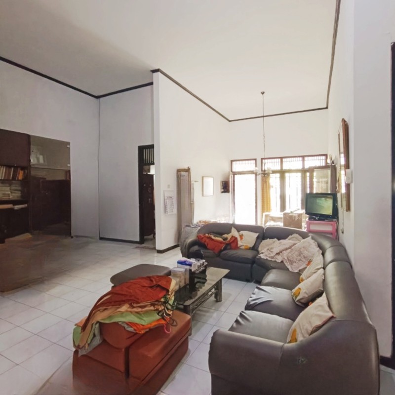 Dijual - Rumah Luas Siap Huni di Manyar Jaya Surabaya