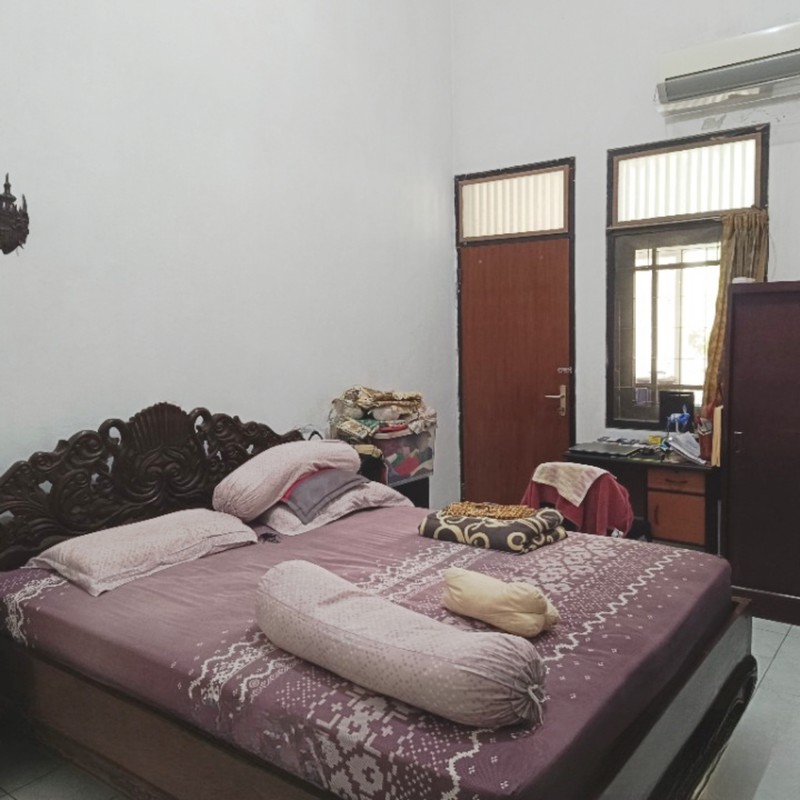 Dijual - Rumah Luas Siap Huni di Manyar Jaya Surabaya