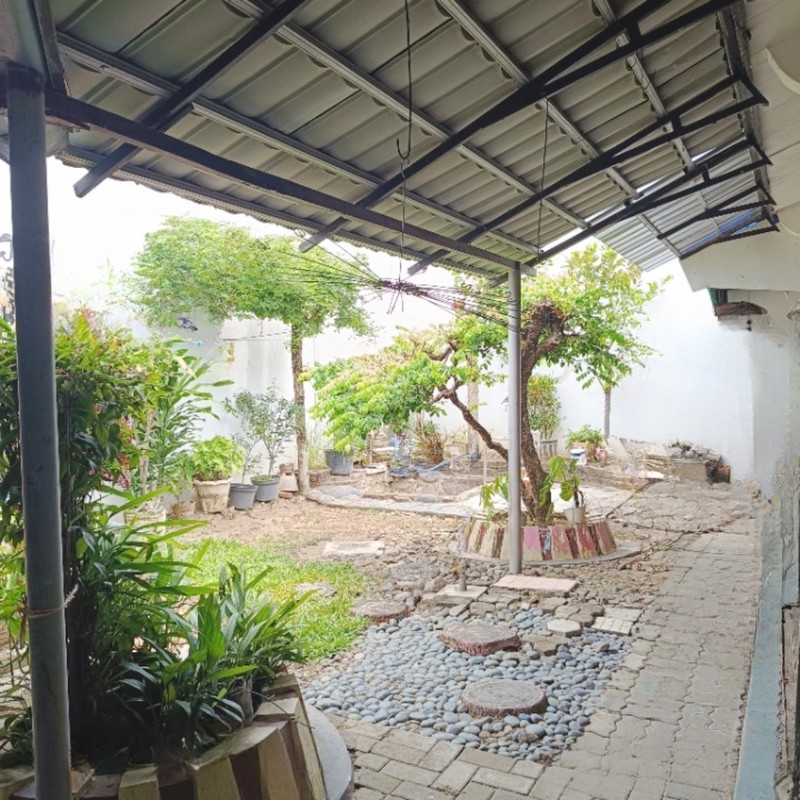 Dijual - Rumah Luas Siap Huni di Manyar Jaya Surabaya