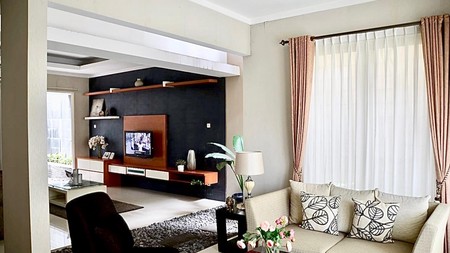 Jarang Ada!! Rumah Eksklusif Depan Taman dengan Inner Court Kebayoran Garden Bintaro Sektor 7