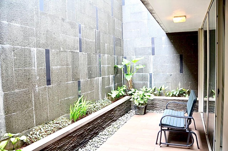 Jarang Ada!! Rumah Eksklusif Depan Taman dengan Inner Court Kebayoran Garden Bintaro Sektor 7