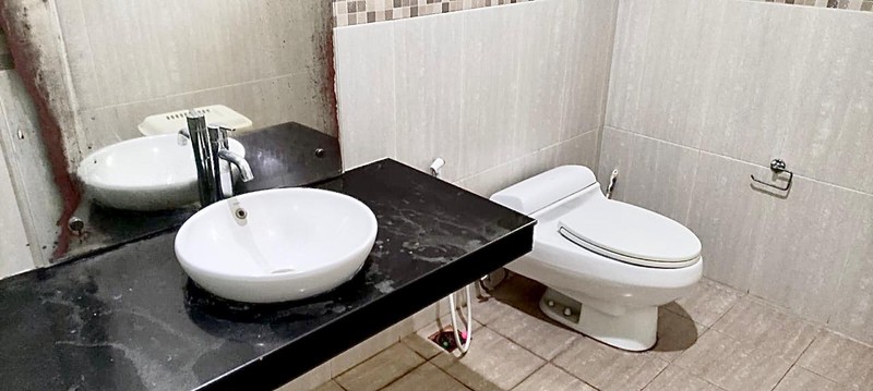 Jarang Ada!! Rumah Eksklusif Depan Taman dengan Inner Court Kebayoran Garden Bintaro Sektor 7