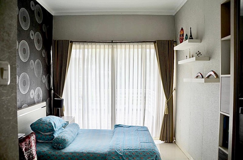 Jarang Ada!! Rumah Eksklusif Depan Taman dengan Inner Court Kebayoran Garden Bintaro Sektor 7