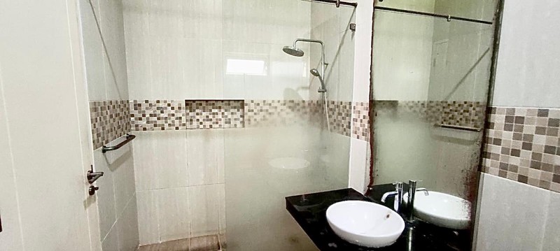 Jarang Ada!! Rumah Eksklusif Depan Taman dengan Inner Court Kebayoran Garden Bintaro Sektor 7