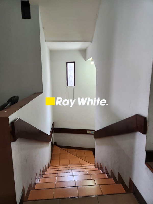 Bangunan Kost ready pakai dg lokasi strategis di kebon jeruk jakarta barat