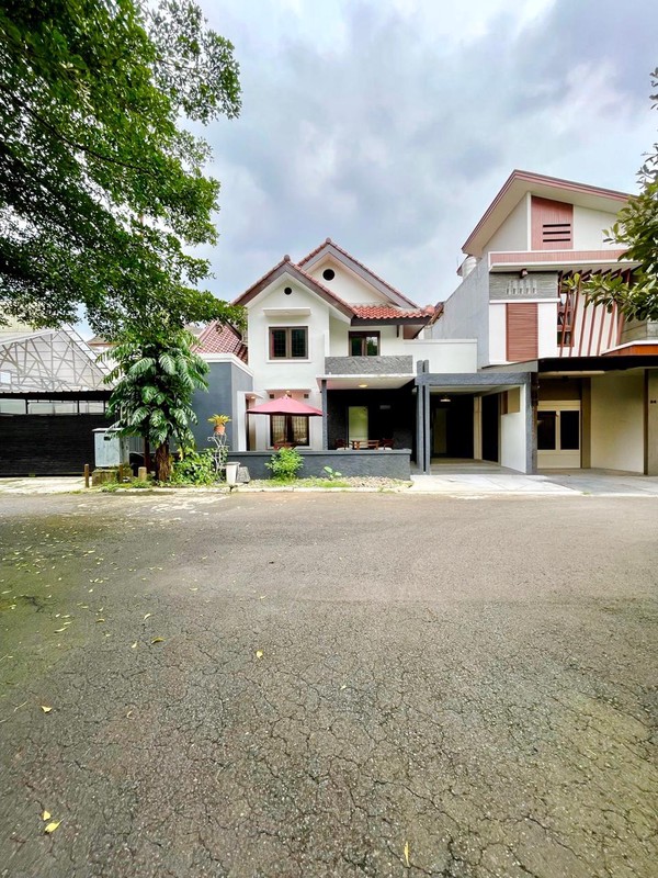 Rumah 2 Lantai Strategis Bintaro Sektor 9 - 4+1 KT, SHM, Siap Huni, Harga Nego!
