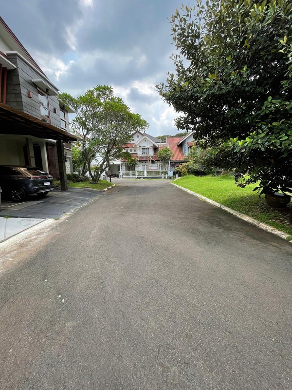 Rumah 2 Lantai Strategis Bintaro Sektor 9 - 4+1 KT, SHM, Siap Huni, Harga Nego!