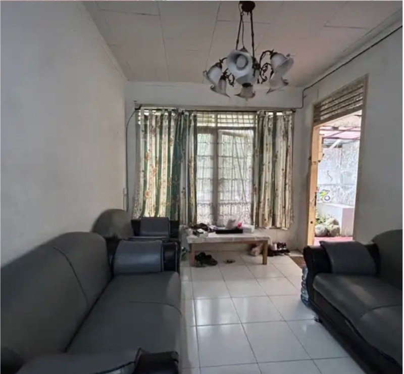 Dijual rumah hitung tanah, murah dlm komplek di larangan tangerang