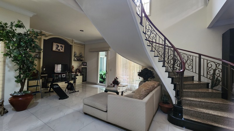 Dijual - Rumah Minimalis Terawat Sedikit Renov Regency 21 