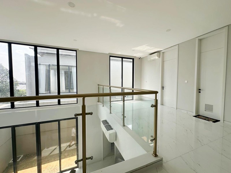 Rumah Brand New, Bagus dan Nyaman di Bintaro Sektor 7