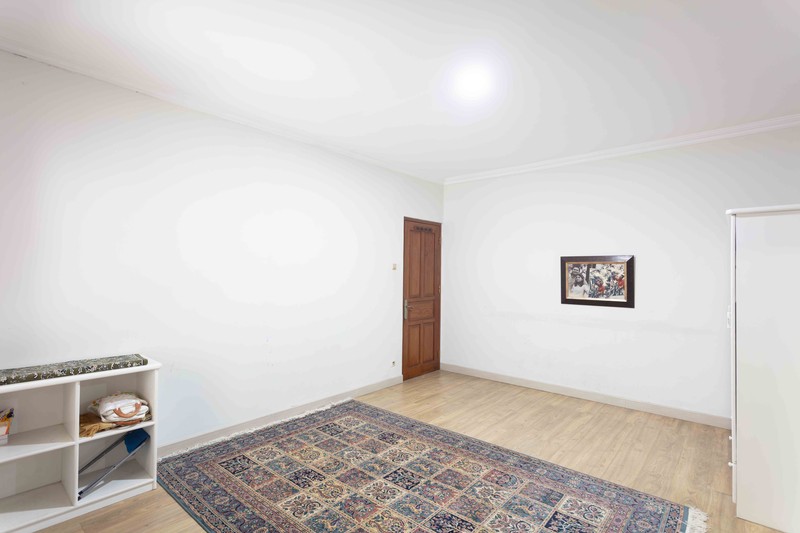 Rumah Asri nan Luas di Kebayoran Baru