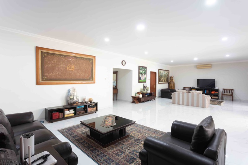 Rumah Asri nan Luas di Kebayoran Baru