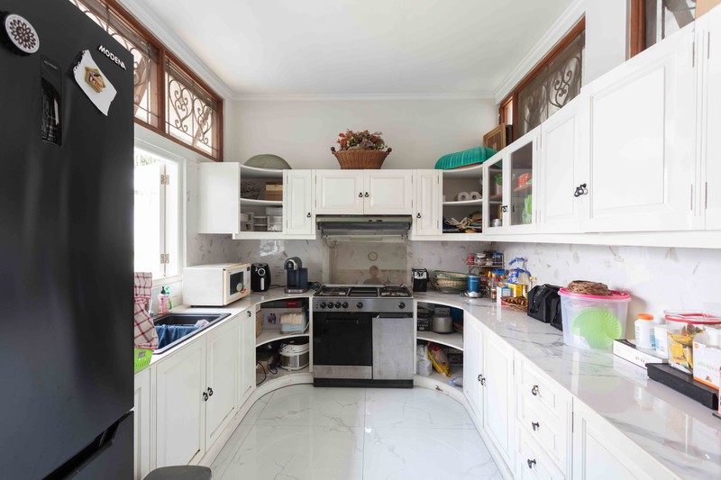 Rumah Asri nan Luas di Kebayoran Baru