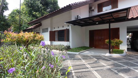 Rumah Asri nan Luas di Kebayoran Baru